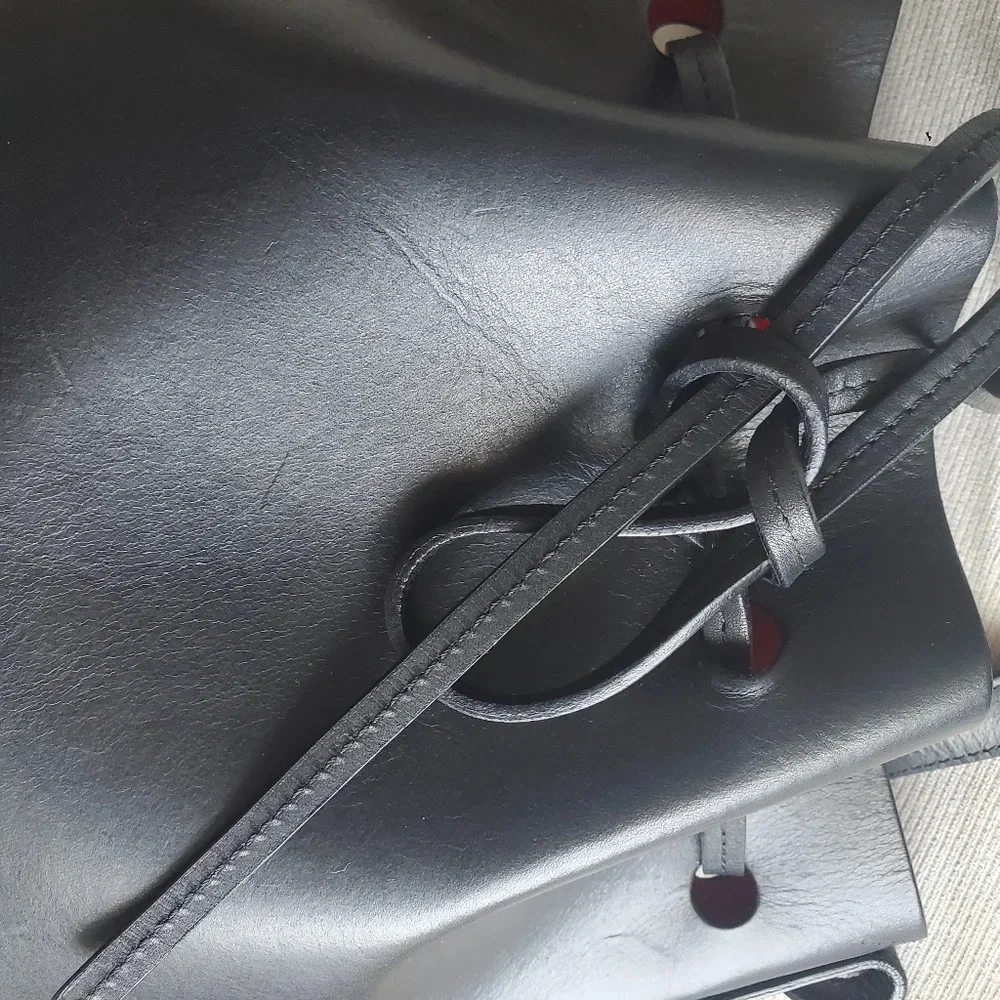 Authentic black leather Mansur Gavriel Bucket Bag in Excellent Condition